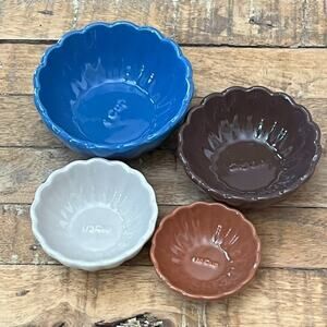 The Pioneer Woman Measuring Cups Set of 4 Ruffled Nested Stoneware